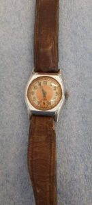 Paulo Silva's (a former prisioner in Nazi forced labor camps ) watch arrives at the MNRL  