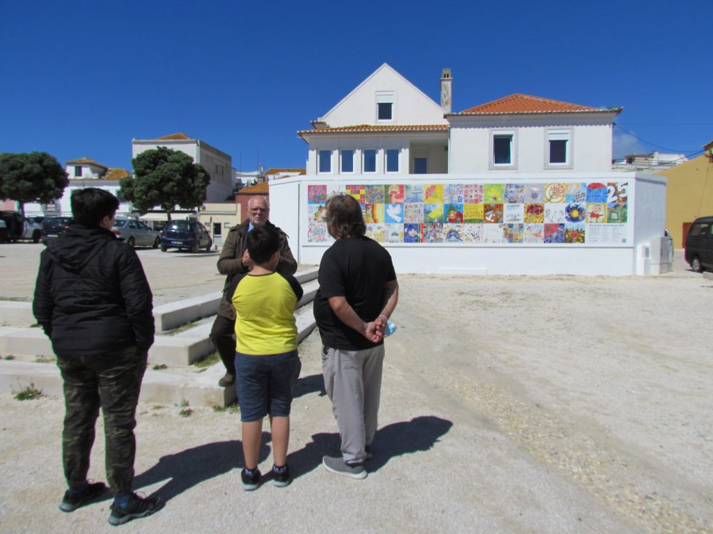 Visita orientada ao Mural `O 25 de Abril nas Escolas`